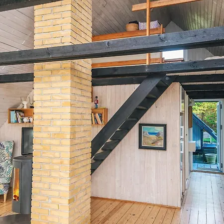 6 Person In Fano-by Traum *