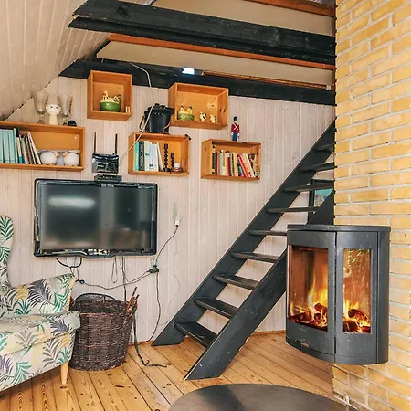 6 Person In Fano-by Traum