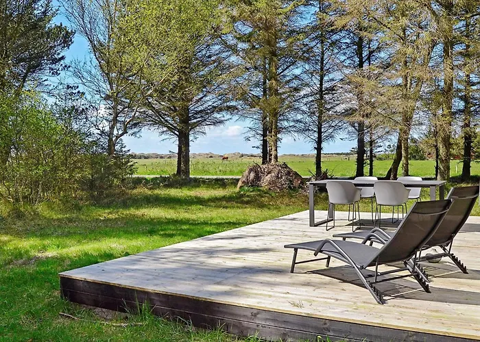 6 Person In Fano-by Traum