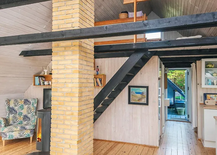 6 Person In Fano-by Traum *