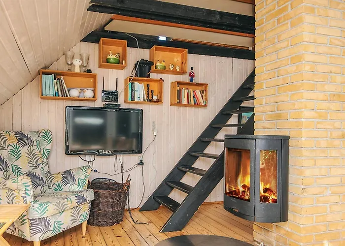 6 Person In Fano-by Traum