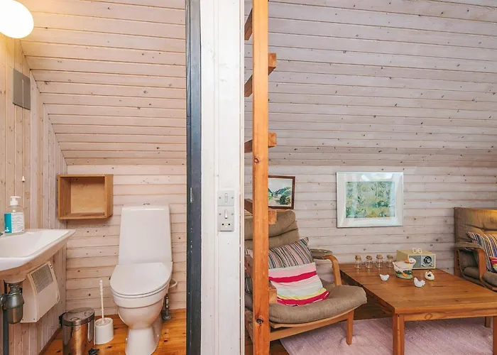 6 Person In Fano-by Traum *